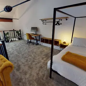 Hu1 Boutique City Apartment- Sleeps 6 Apartment